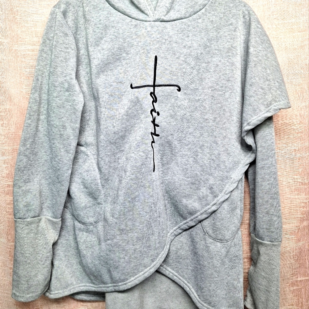 Grey hooded sweat shirt size 2X, never worn.